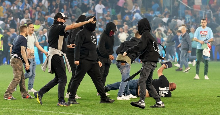 VIDEO Kaos u Udinama. Napoli je slavio titulu, uslijedila je opća tučnjava