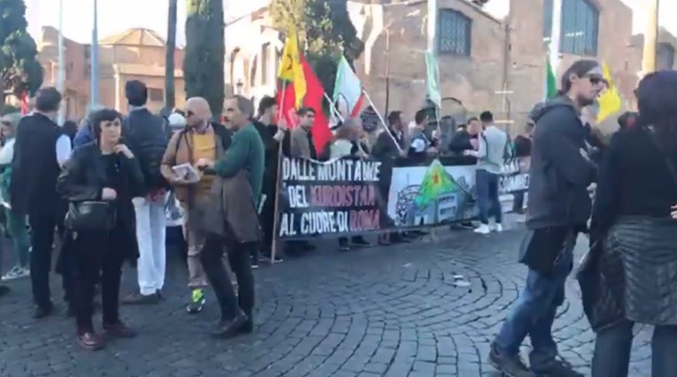 Tisuće ljudi na ulicama Rima, prosvjeduju protiv rasizma i zakona o migrantima