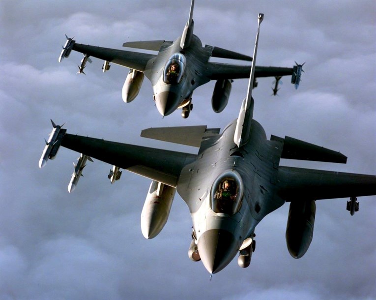 Američki avioni F-16 nad Washingtonom probili zvučni zid, lovili su mali avion