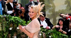 Pamela Anderson se našminkala za Met Galu i prekinula niz pojavljivanja bez šminke