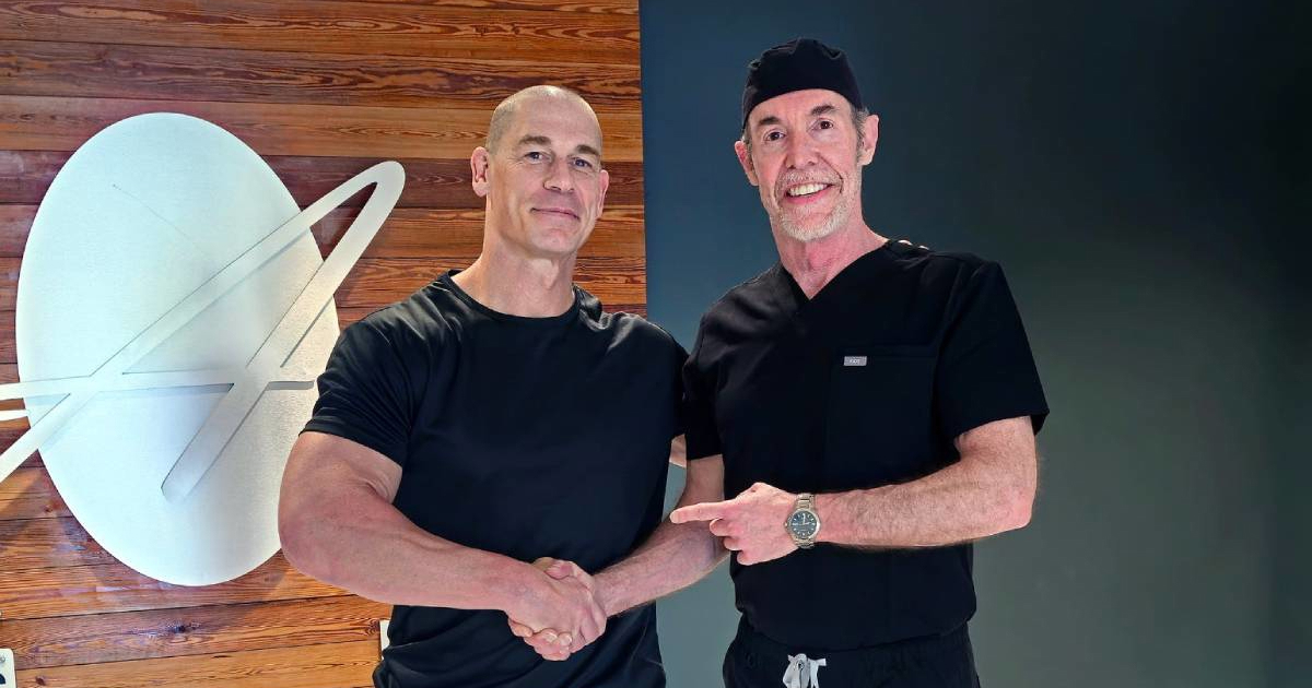 John Cena obrijao glavu zbog transplantacije kose