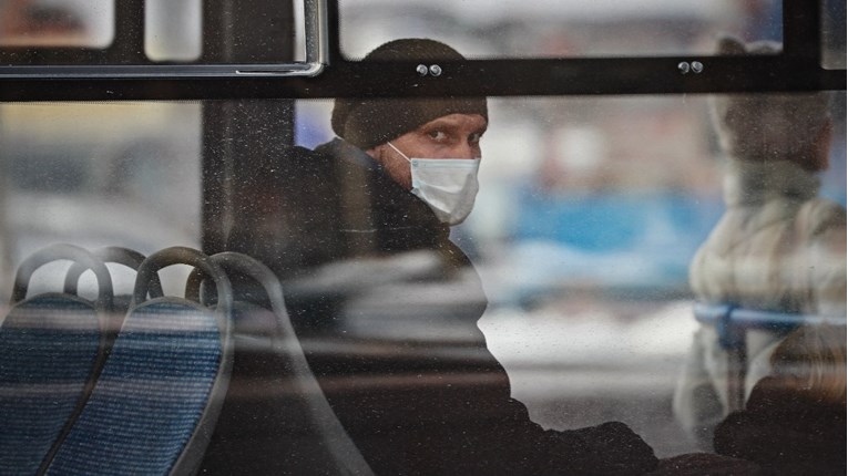 Amerikanci moraju nositi maske u javnom prijevozu barem do rujna