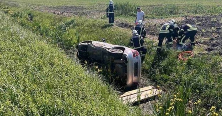 Policija u odvodnom kanalu kod Osijeka pronašla mrtvog čovjeka u autu