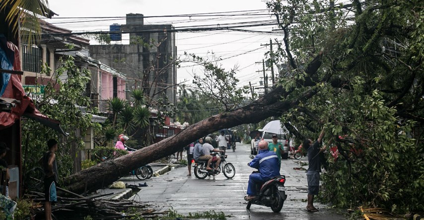 Deset osoba poginulo u tajfunu koji je pogodio Filipine