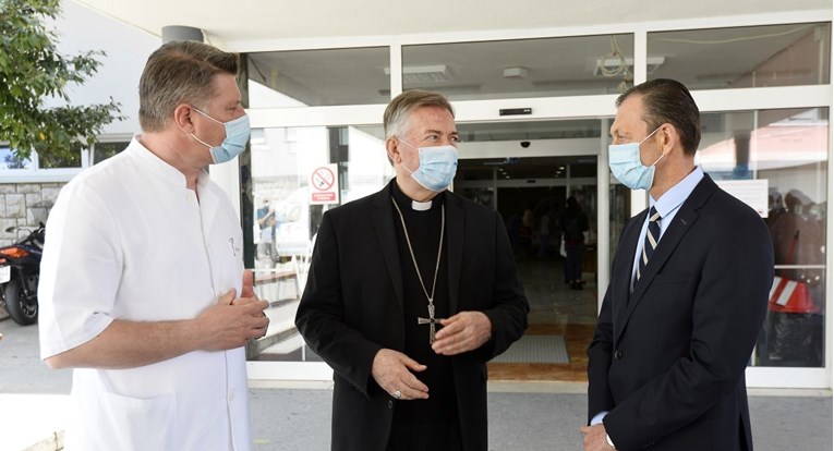 Svećenici KBC-u Split darovali uređaj vrijedan 400 tisuća kuna