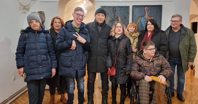 Lupino otvorio izložbu u Vinkovcima, sav prihod ide djeci s cerebralnom paralizom