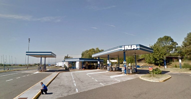 Na odmorištu na A3 maskirani napali navijače Osijeka, oštećeno policijsko vozilo