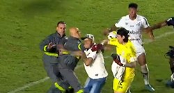 VIDEO Navijač u Brazilu kukavički nasrnuo na igrača rivalskog kluba