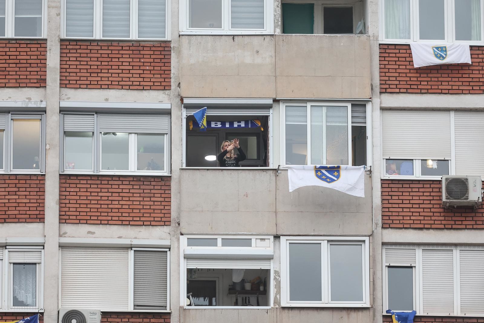 FOTO Viralni balkoni s pogledom na stadion Bilino polje sat vremena prije utakmice