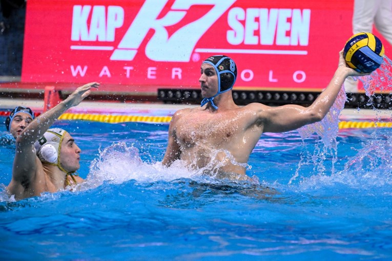 Majka mu je Hrvatica, a on je igrao za Australiju. Postaje vaterpolist Hrvatske