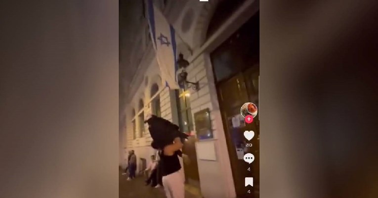 VIDEO Usred Beča strgali izraelsku zastavu, imitirali pucanje iz mitraljeza