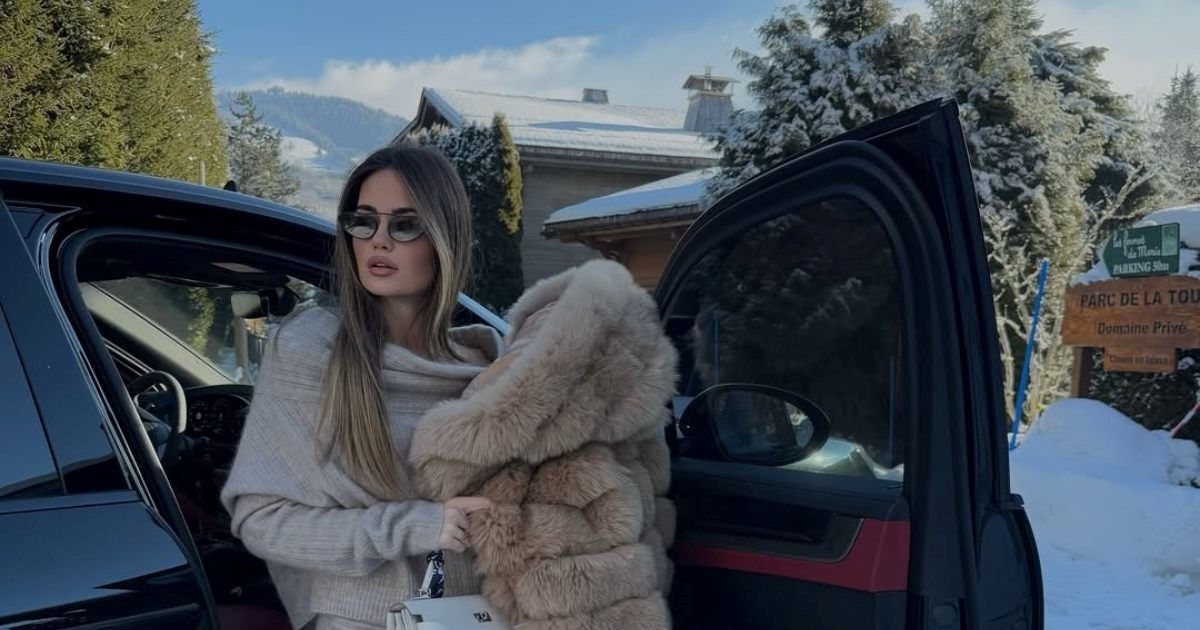 Svi se pitaju odakle je komplet koji nosi Adriana Ćaleta-Car. Znamo odgovor