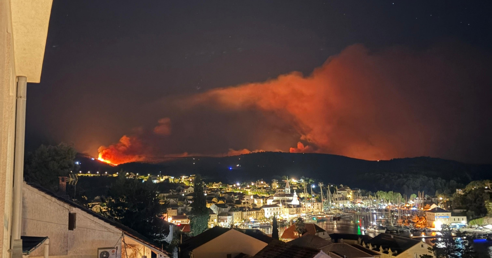 Mislio sam da je gotovo. Onda se požar okrenuo i krenuo prema Milni, prema nama