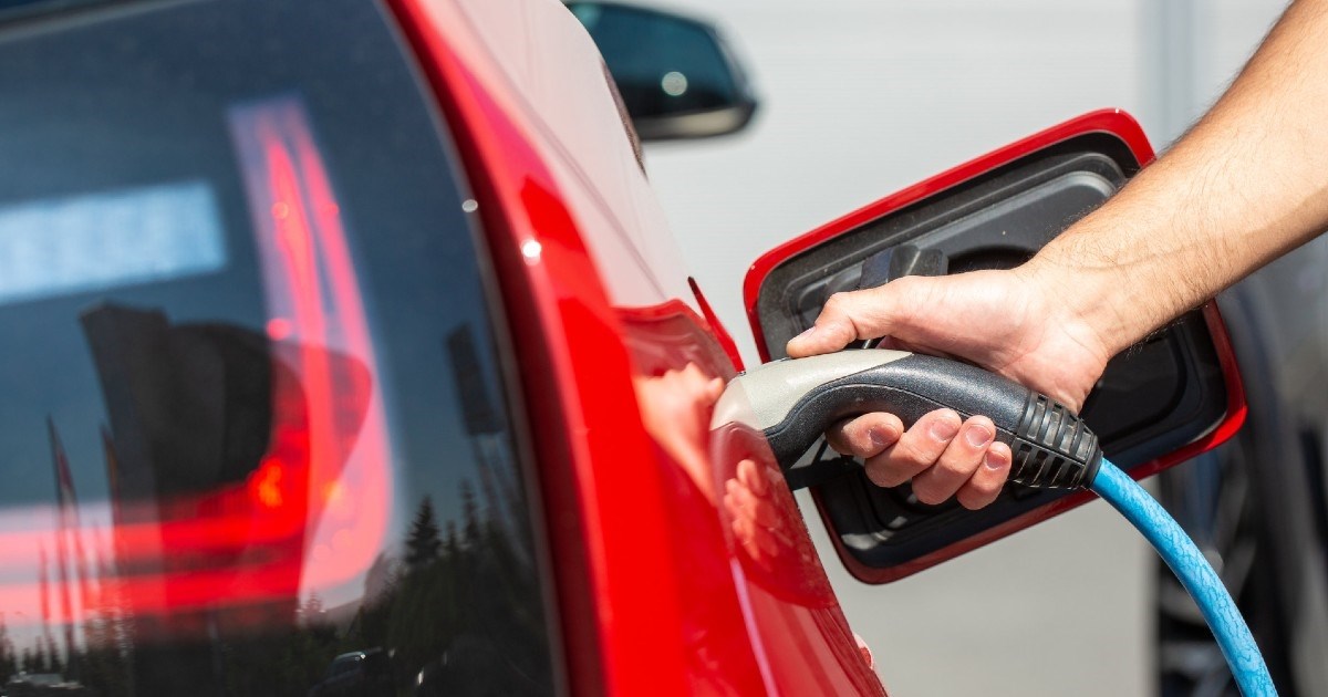 VIDEO Može li vas stresti struja dok punite električni automobil?