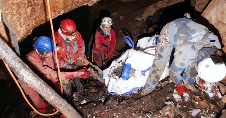 HGSS i Čisto podzemlje čistili jamu i u njoj našli bicikl, test za trudnoću, pelene