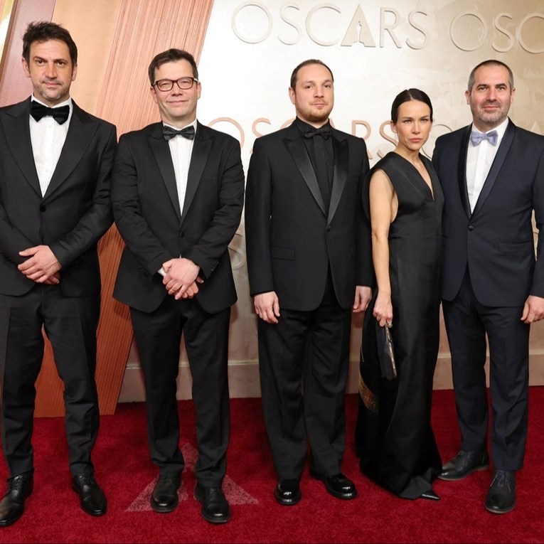 Hrvatska oskarovska ekipa pozirala na crvenom tepihu prije dodjele