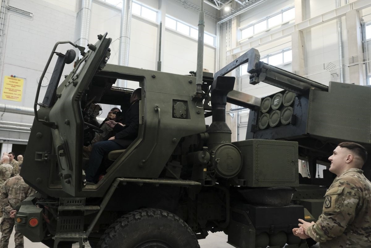 FOTO Estonija od Amerike dobila šest HIMARS-a
