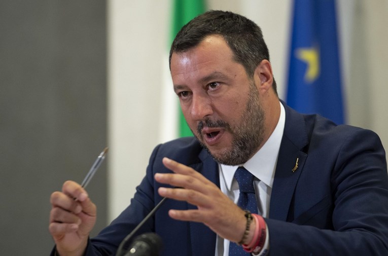 Spasilački brodovi s migrantima traže sigurnu luku, Salvini ih odbija