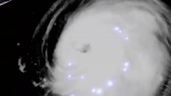 Uragan Laura približava se SAD-u, traju evakuacije, najavljuje se opasni plimni val