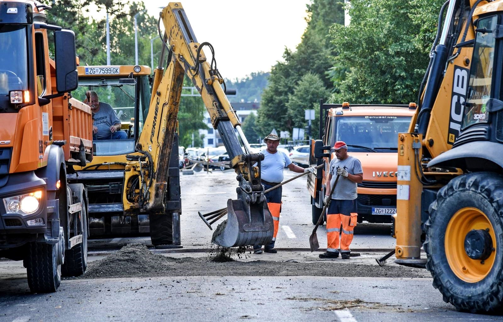 Napokon otvorena ulica na koju je pala dizalica. Grad Zagreb poslao novo upozorenje