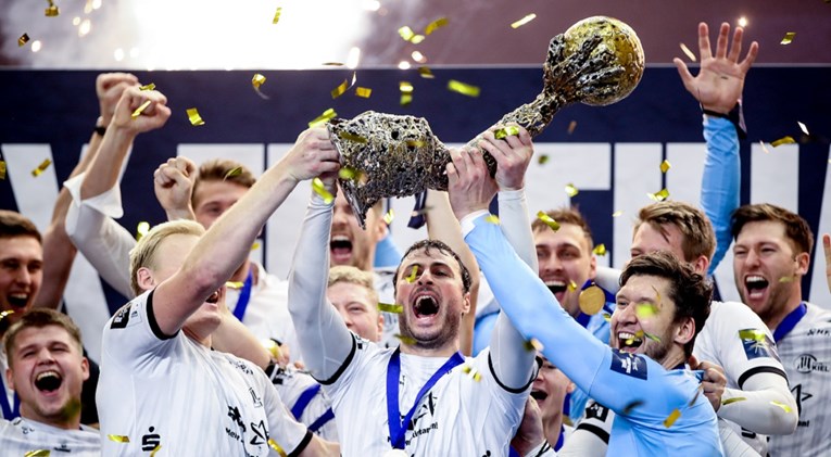Pogledajte kako je vođa Kiela Duvnjak podigao trofej prvaka Europe i započeo slavlje
