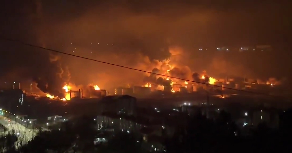 VIDEO Dronovima pogođena rafinerija u ruskoj luci. Izbio velik požar