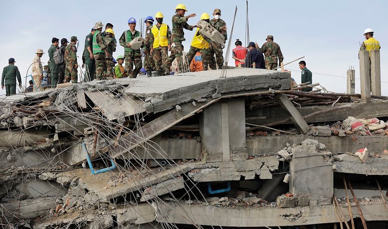 U Kambodži se srušila zgrada, najmanje 10 mrtvih, traje potraga za nestalima