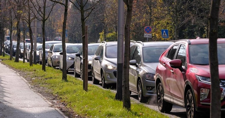 Pogledajte kolonu automobila u Zagrebu, ljudi čekaju testiranje na hripavac