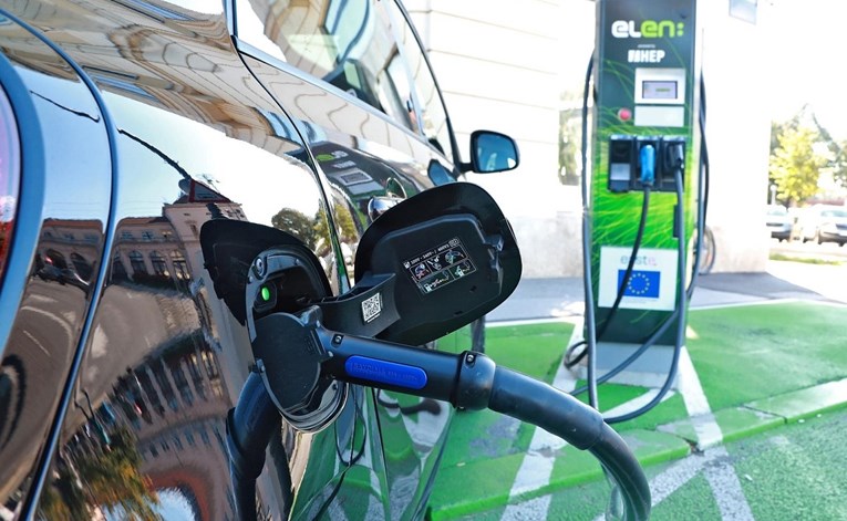 Petrol i HEP digli cijene punjenja za električna vozila
