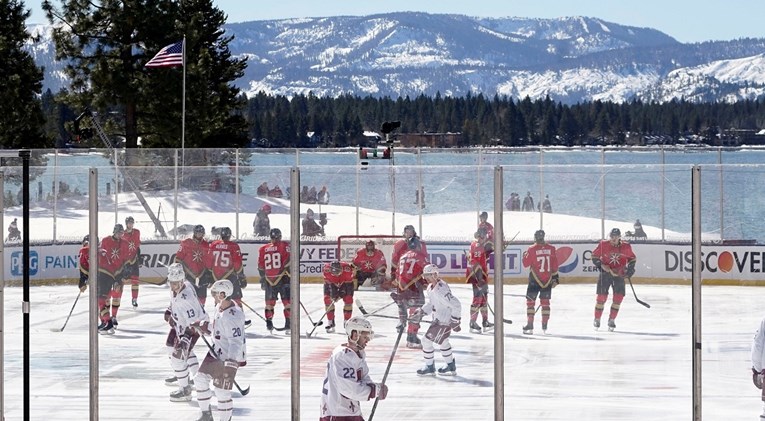 Utakmica NHL-a odigrana je na golf-terenu uz jezero. Na istom mjestu igrat će se opet