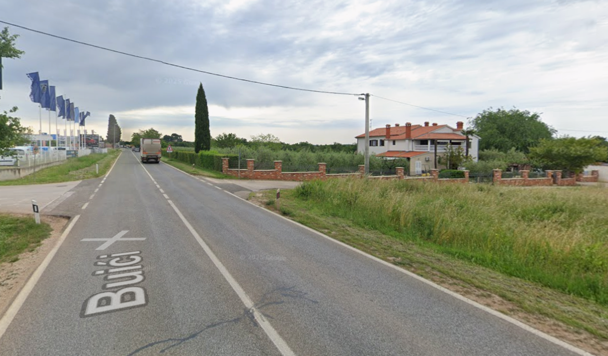 Auto sletio s ceste u Istri, poginula jedna osoba