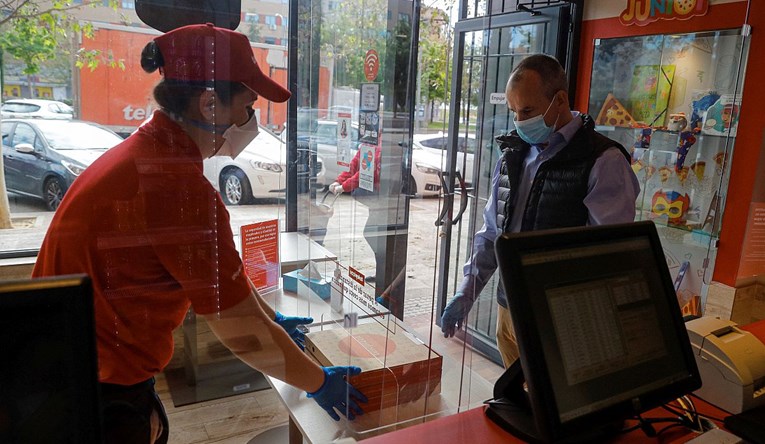 Pada broj novooboljelih u Španjolskoj, vlada razmišlja o popuštanju mjera