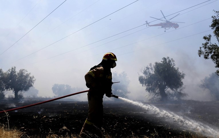 Vatrena stihija prijeti predgrađu Atene: "Požar je izvan kontrole"