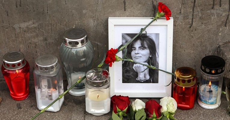 U Zagrebu osvanule svijeće i ruže za Miru Furlan ispred zgrade gdje je nekad živjela