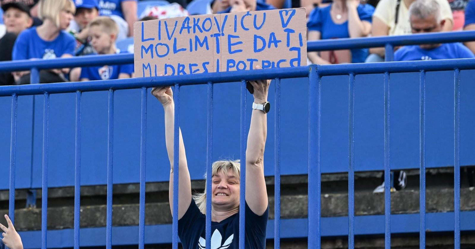 Navijačica na Maksimiru preko kartona poslala poruku Livakoviću