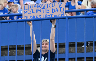 Navijačica na Maksimiru preko kartona poslala poruku Livakoviću