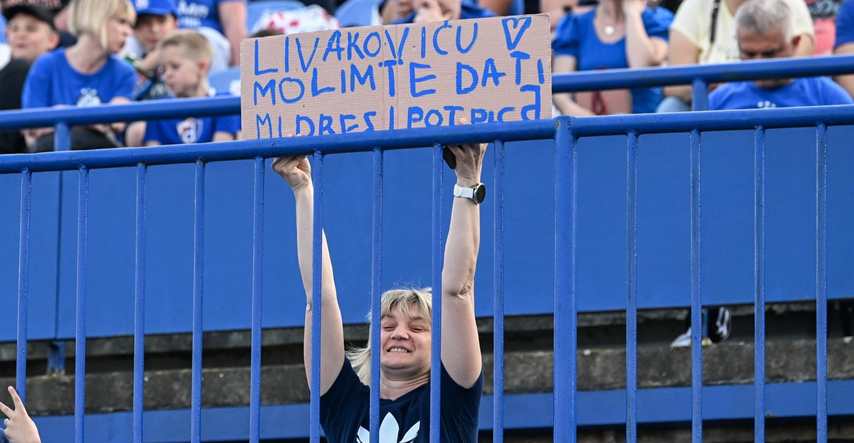 Navijačica na Maksimiru preko kartona poslala poruku Livakoviću