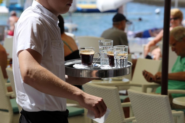 Pao broj zaposlenih na godišnjoj razini, broj nezaposlenih manji za čak 17%