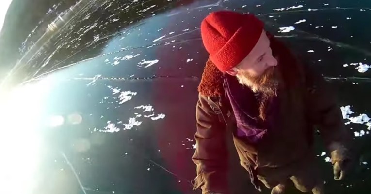 Prošetao po zaleđenoj površini najdubljeg jezera na svijetu, snimka postala hit