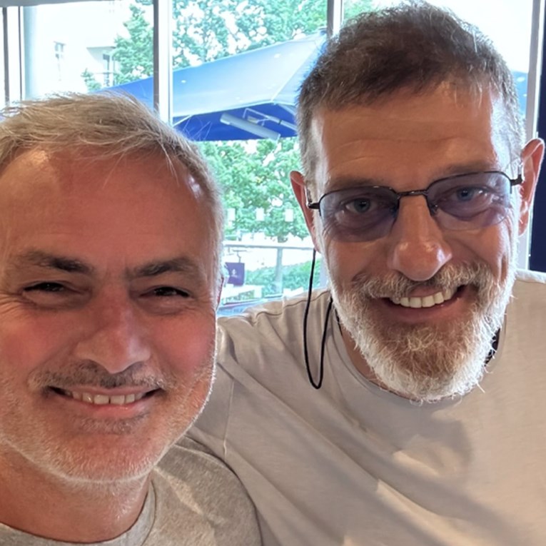 Mourinho sreo Slavena Bilića. Nastala je ova fotografija