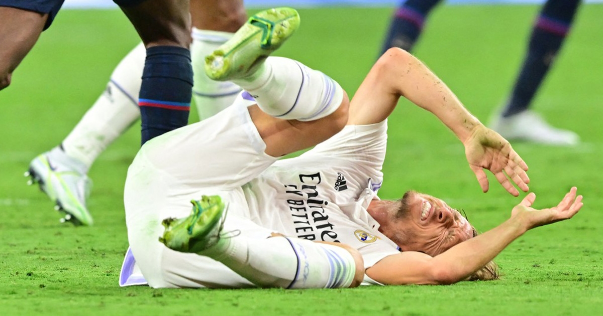 Busquets otvorenim džonom pogodio Modrića pa se čudio zašto je dobio žuti karton