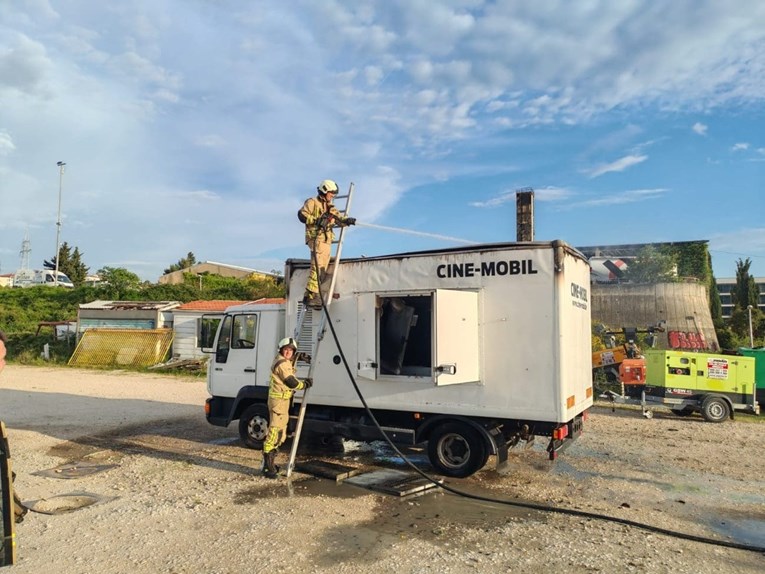 Zapalio se kamion u Splitu