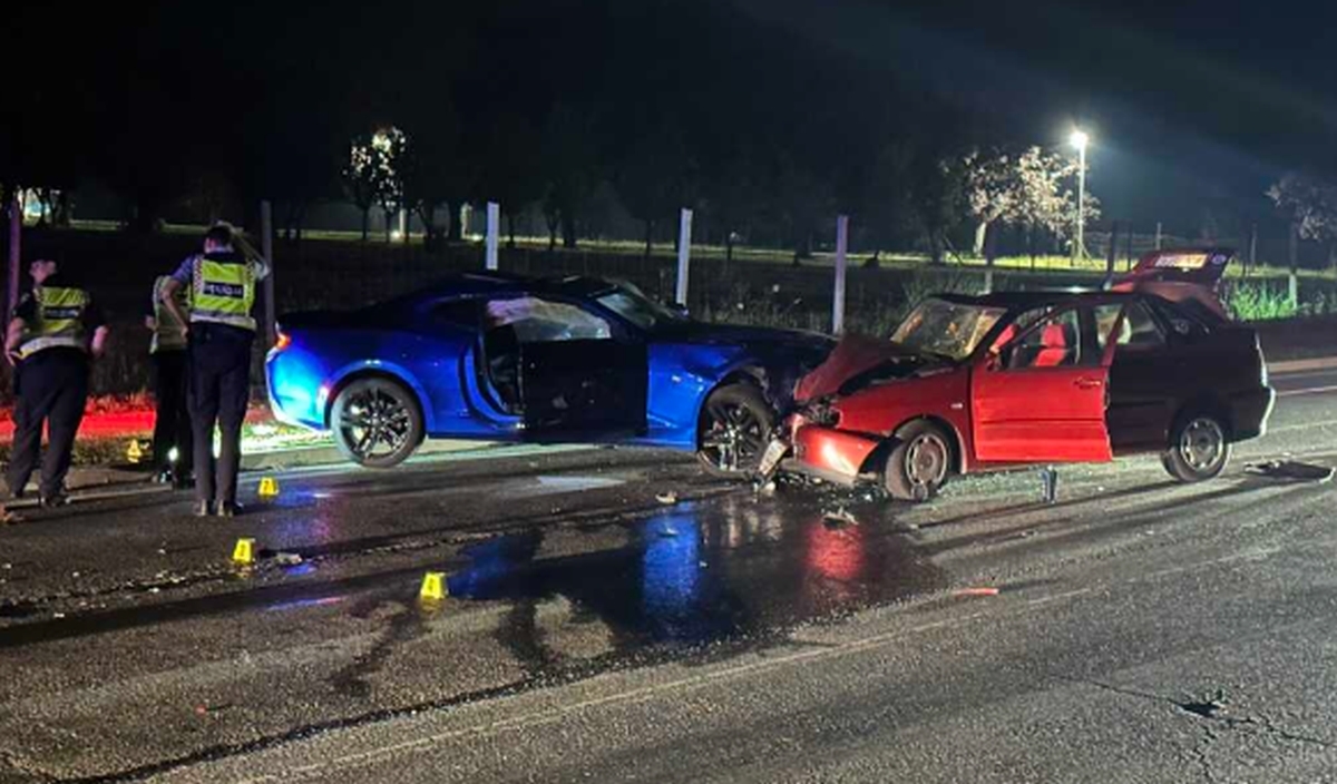 Mladić nije stao na Stop, izletio i zabio se u drugi auto. Sedam osoba ozlijeđeno