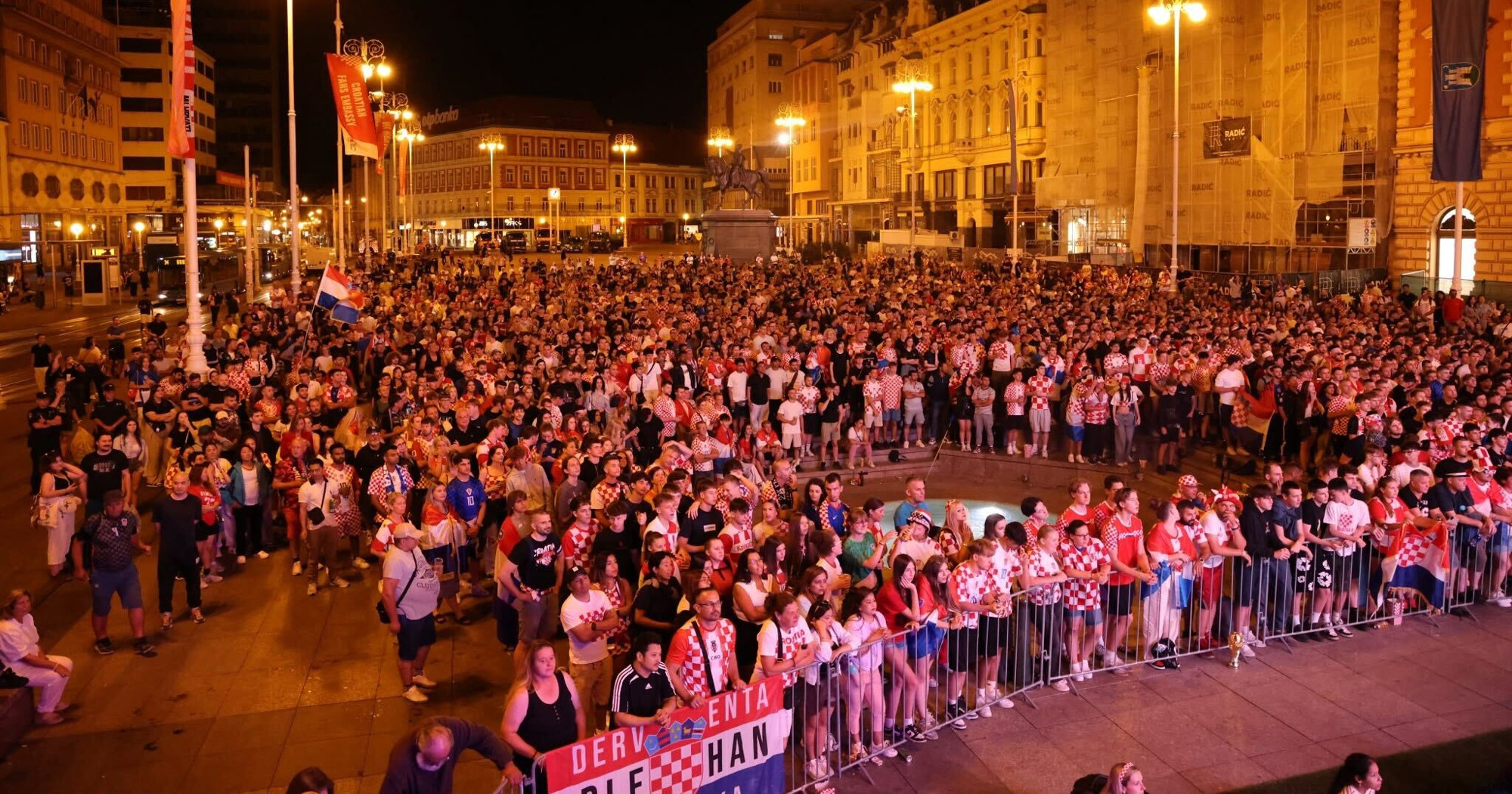 FOTO Navijači napunili centar Zagreba