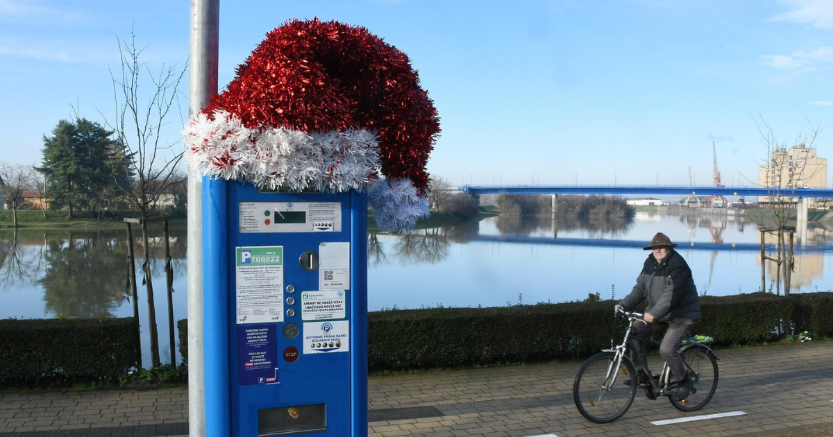FOTO U Sisku su ukrasili čak i automate za naplatu parkiranja