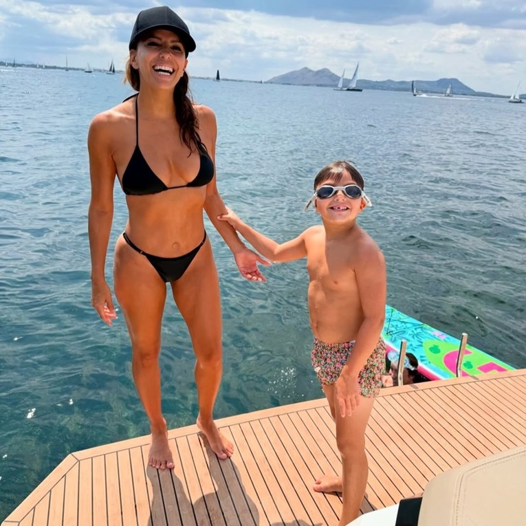 Eva Longoria (50) pozirala u bikiniju