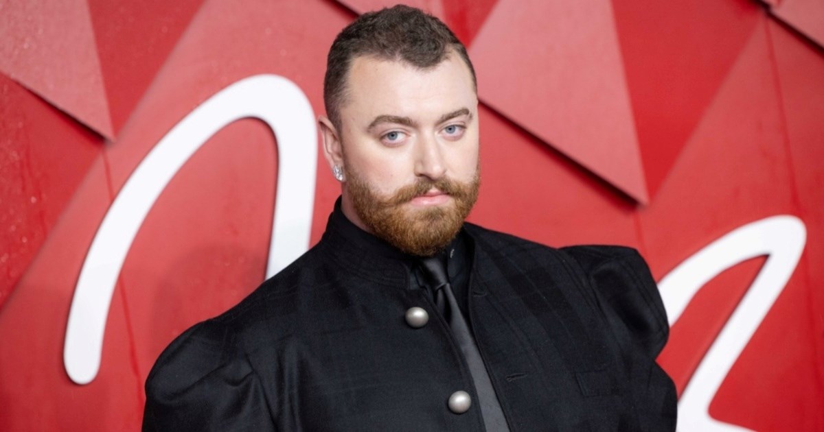 Sam Smith privukao pažnju modnom kombinacijom na dodjeli nagrada u Londonu