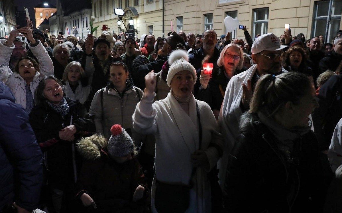 VIDEO Prosvjedi u Splitu i Zagrebu: "Ako padne krv, Plenkoviću, vi ste krivi"