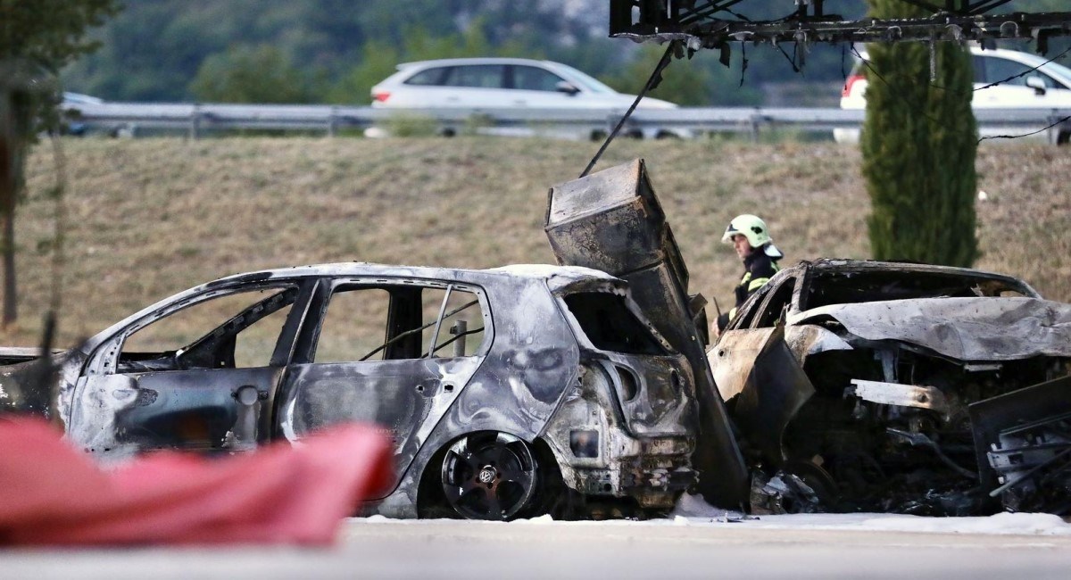 Policija: Vozač na benzinskoj udario u auto, odbio se na agregat za točenje goriva