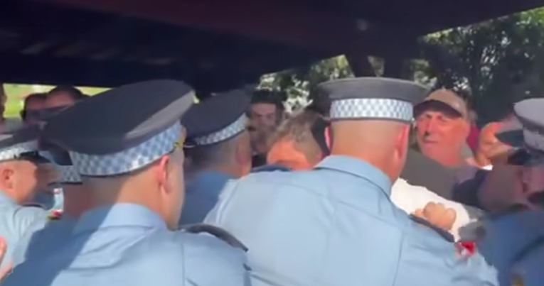 Dodikova policija sukobila se s oporbenjacima